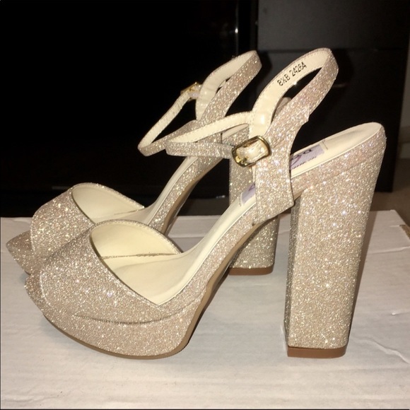 David’s Bridal Dyeables Glitter Platform Heels - Picture 3 of 3